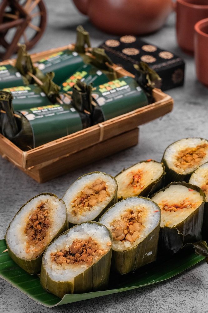 Banana-leaf parcels arranged on a board