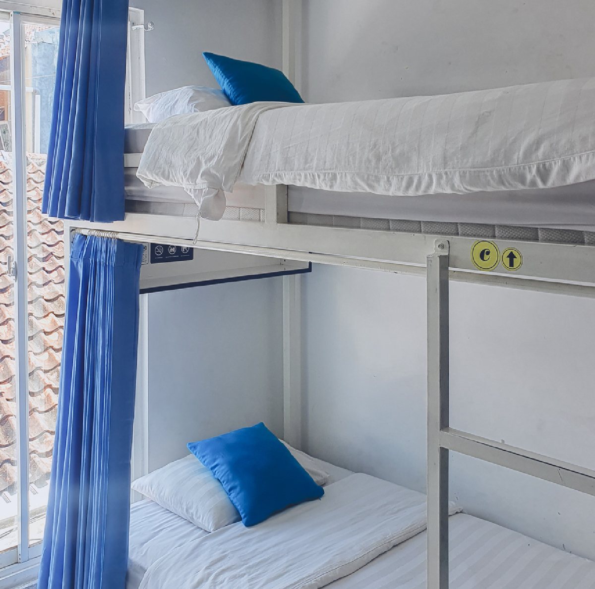 Nau Hostel dormitory room
